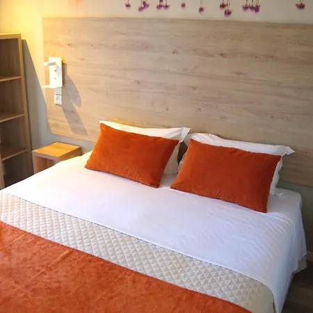 Des Ponts D'arles Hotel Arles