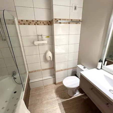 Des Ponts D'arles Hotel