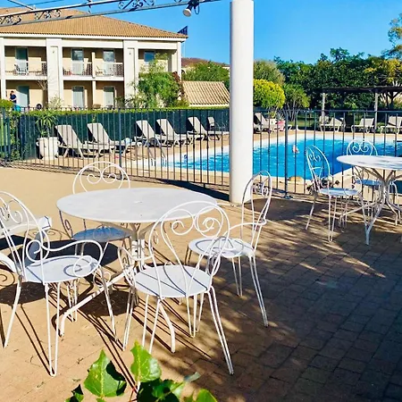 Des Ponts D'arles Hotel