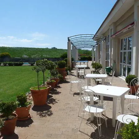 Des Ponts D'arles Hotel Arles